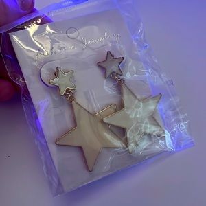 (New) Cream star earrings